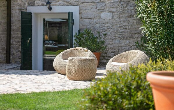 تفاصيل الفندق من الخارج