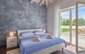 3 slaapkamers, een strijkplank/strijkijzer, reisbedje, gratis wifi