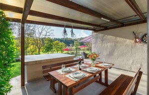 Outdoor dining - Gorgeous home in Boljun (Boljun)