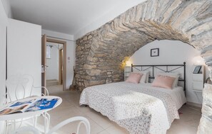 4 bedrooms, iron/ironing board, travel cot, free WiFi - Gorgeous home in Boljun (Boljun)