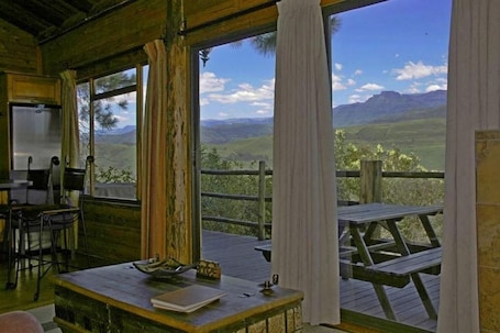 Dining. Hidden Gem with magnificent lake and mountain views.