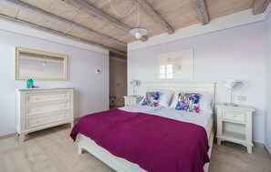 4 bedrooms, iron/ironing board, travel cot, free WiFi - Amazing home in Umag with sauna (Umag)