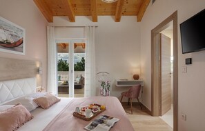 3 slaapkamers, een strijkplank/strijkijzer, reisbedje, gratis wifi