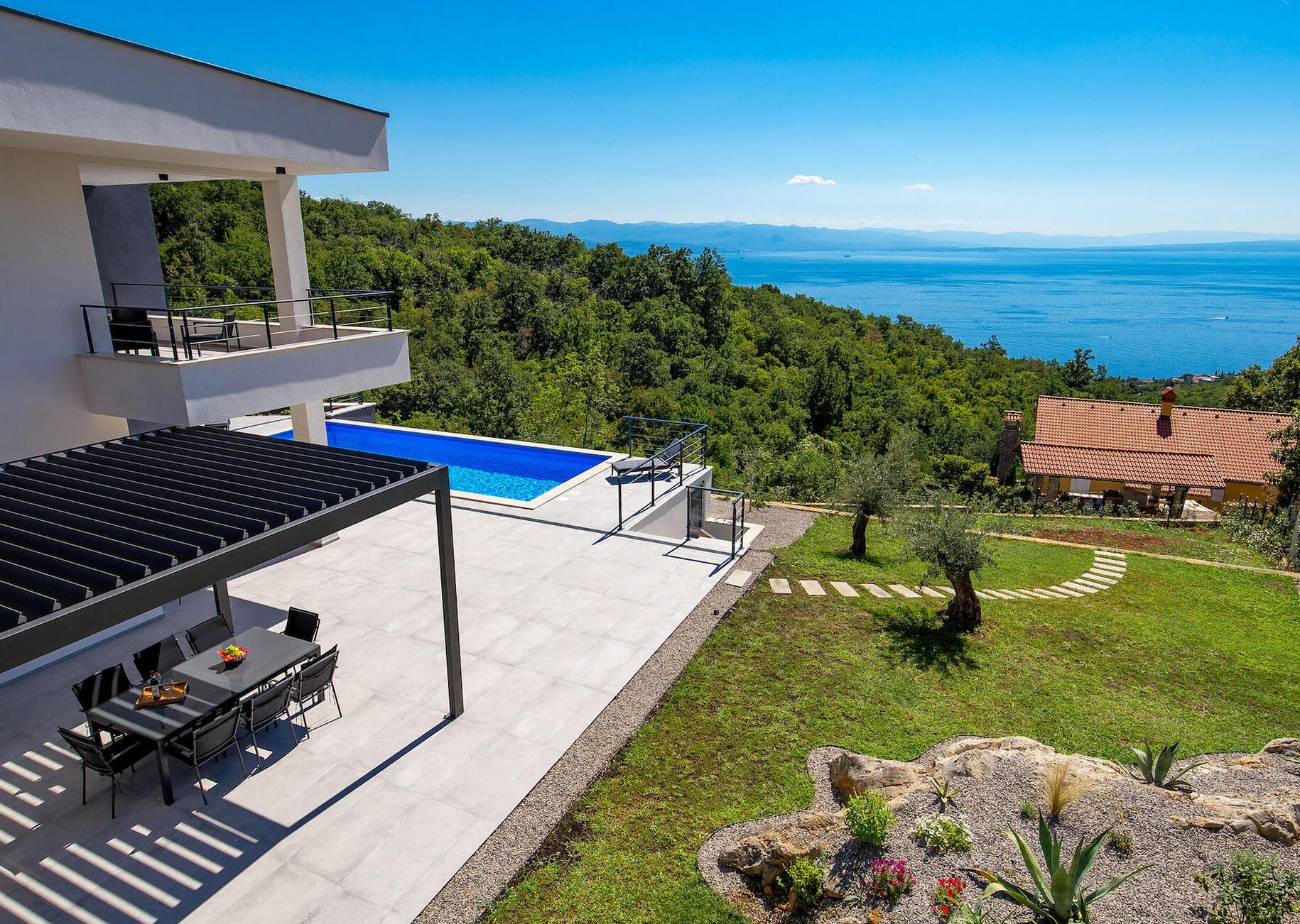 屋外ダイニングエリア