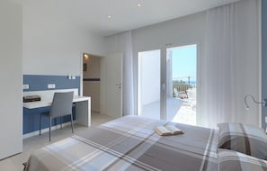 4 habitaciones, tabla de planchar con plancha y cuna de viaje