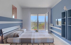 4 habitaciones, tabla de planchar con plancha y cuna de viaje 