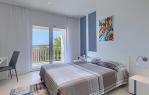 4 bedrooms, iron/ironing board, travel crib, free WiFi
