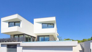 A modern two-story house with large windows and a flat roof. - Stunning home in Kostrena with sauna (Kostrena)