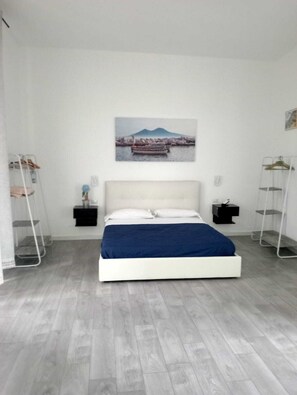 Superior Triple Room | Hypo-allergenic bedding, desk, blackout curtains, soundproofing - Corso Umberto 22 Guest House  (Naples)