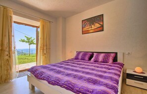 4 chambres, fer et planche à repasser, lit parapluie, Wi-Fi gratuit
