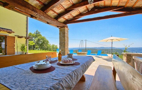 Cozy home in Lupoglav