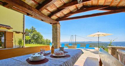 Cozy home in Lupoglav