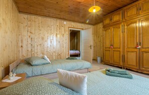 3 bedrooms, free WiFi, bed sheets