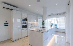 Fridge, oven, dishwasher, coffee/tea maker