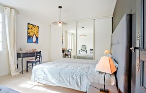 4 多间卧室、旅行婴儿床、免费 WiFi、床单