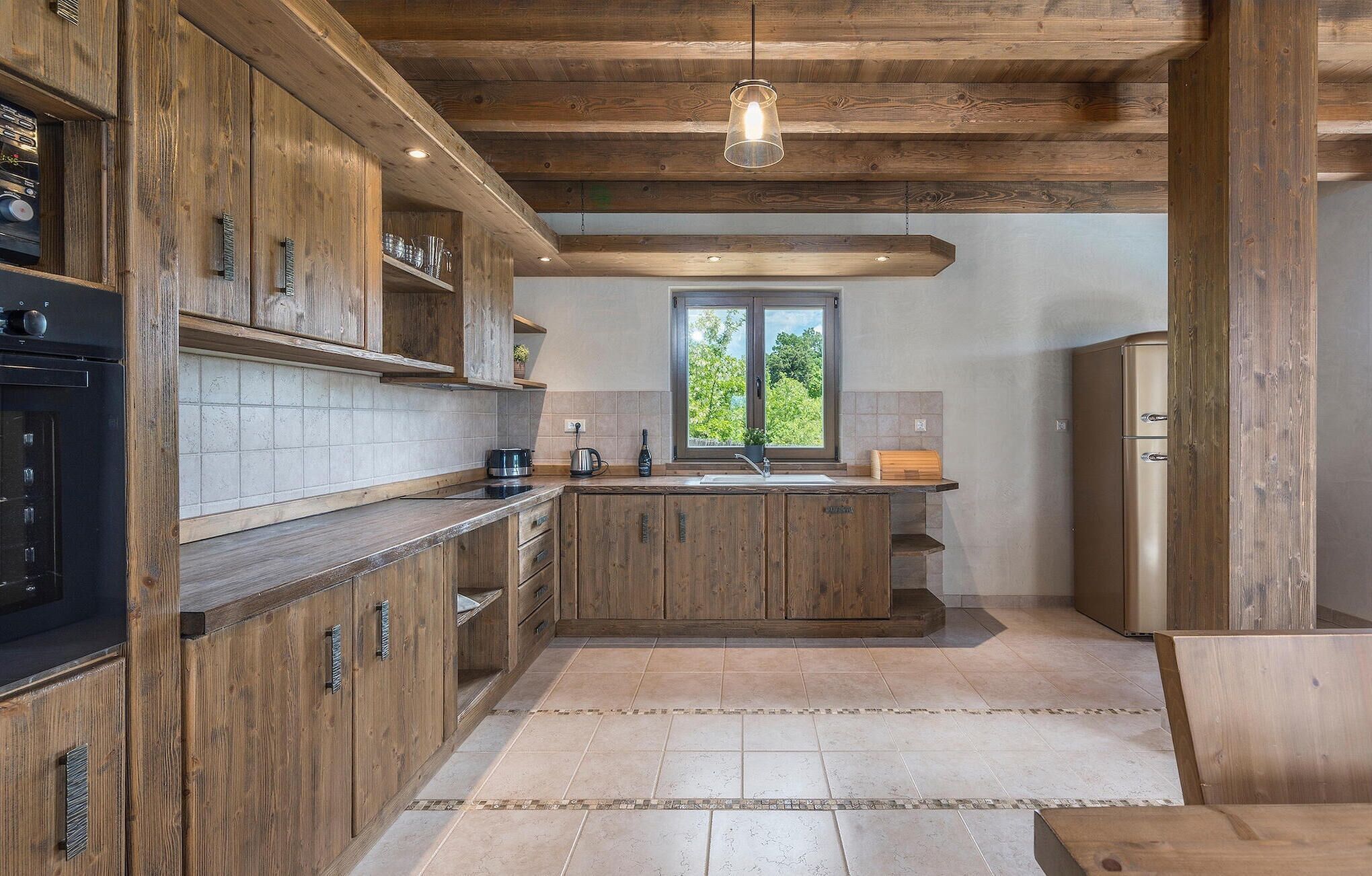 Fridge, oven, dishwasher, coffee/tea maker