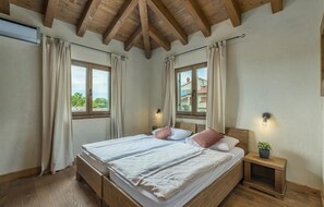 5 camere, ferro/asse da stiro, culla da viaggio, Wi-Fi gratuito