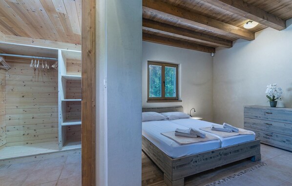 5 chambres, fer et planche à repasser, lit parapluie, Wi-Fi gratuit