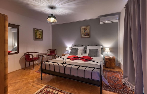 3 bedrooms, iron/ironing board, travel cot, free WiFi
