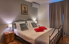 Iron/ironing board, travel cot, free WiFi, bed sheets