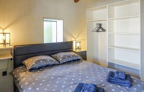 2 bedrooms, iron/ironing board, travel crib, free WiFi