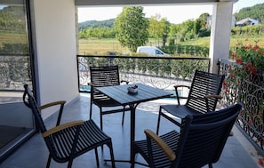 تناول الطعام بالخارج