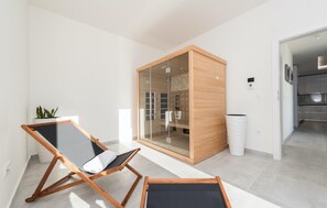 Sauna - Lovely home in Vrsi with sauna (vrsi)