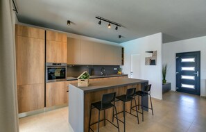 Fridge, oven, dishwasher, coffee/tea maker - Stunning home in Porec (Porec)