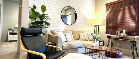 Smart TV, fireplace