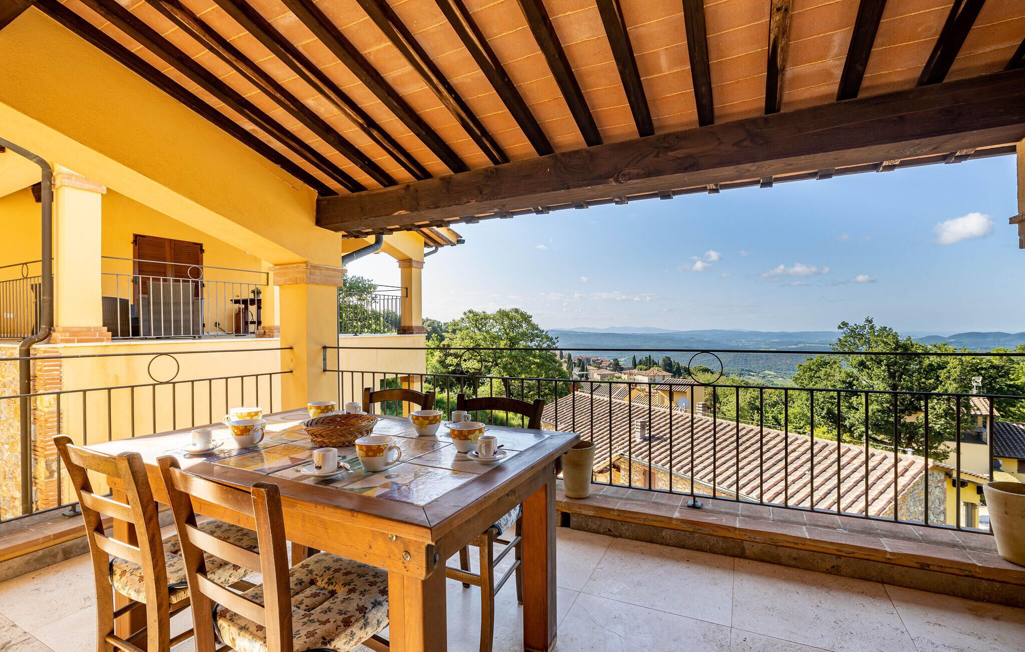 屋外ダイニングエリア