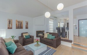 Fernseher, Kamin, Tischfußball