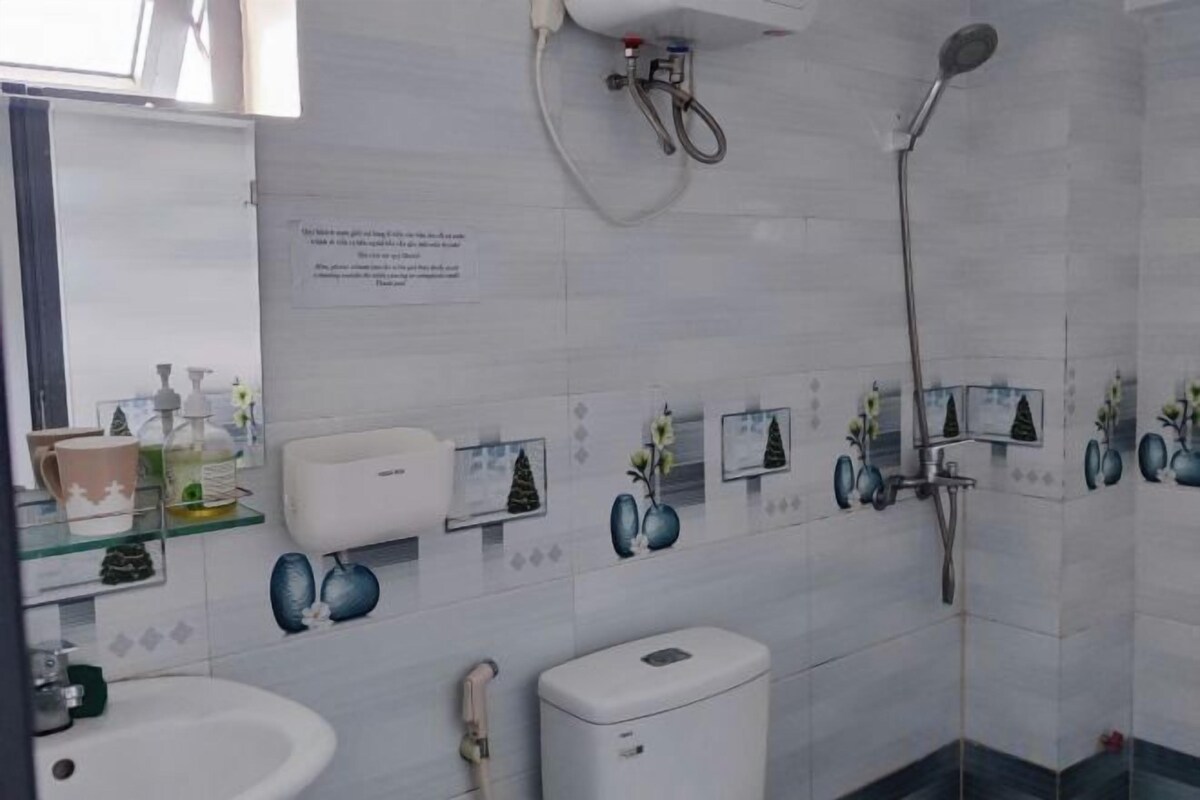 Free toiletries, hair dryer, slippers, bidet
