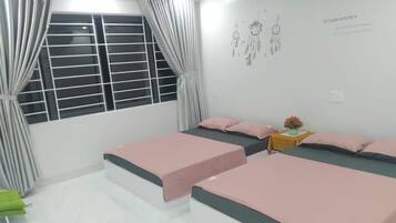 City Quadruple Room, 2 Double Beds, City View | Individually decorated, individually furnished, desk, soundproofing