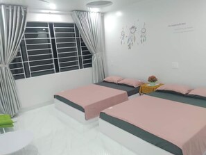 City Quadruple Room, 2 Double Beds, City View - HueTho Homestay (Hue)