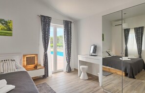 3 bedrooms, iron/ironing board, free WiFi, bed sheets