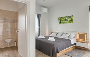 3 soverom, strykejern/-brett, reiseseng for barn og wi-fi (inkludert)