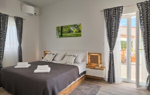 3 soverom, strykejern/-brett, reiseseng for barn og wi-fi (inkludert)