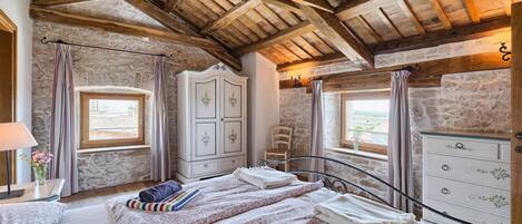 4 bedrooms, iron/ironing board, travel crib, free WiFi