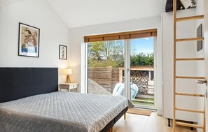 4 bedrooms, iron/ironing board, travel cot, free WiFi