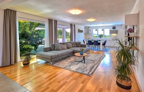 TV, DVD player - Beautiful home in Zadar (Zadar)