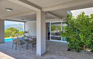 Outdoor dining - Beautiful home in Zadar (Zadar)