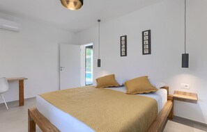 4 habitaciones, tabla de planchar con plancha y cuna de viaje 