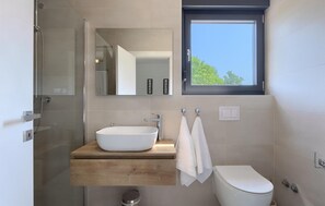 Shower, hair dryer - Amazing home in Barban (Barban)