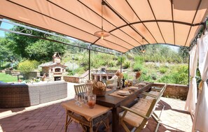 Outdoor dining - Pet friendly home in Monte San Savino (Monte San Savino)