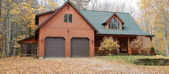 Spacious 3-Bedroom Chalet, Just Minutes from Jay Peak Ski Resort