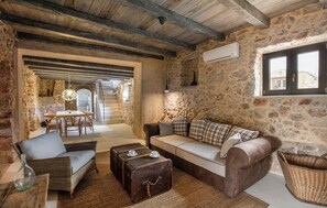 TV, lareira, pebolim