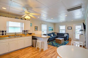 Interior - Cozy Beach Cottage (Surf City)