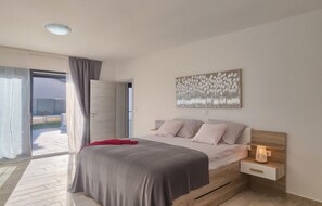 4 chambres, fer et planche à repasser, lit parapluie, Wi-Fi gratuit