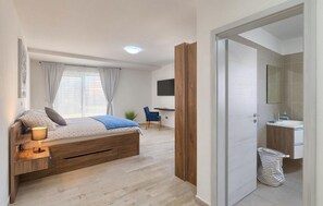 4 bedrooms, iron/ironing board, travel cot, free WiFi