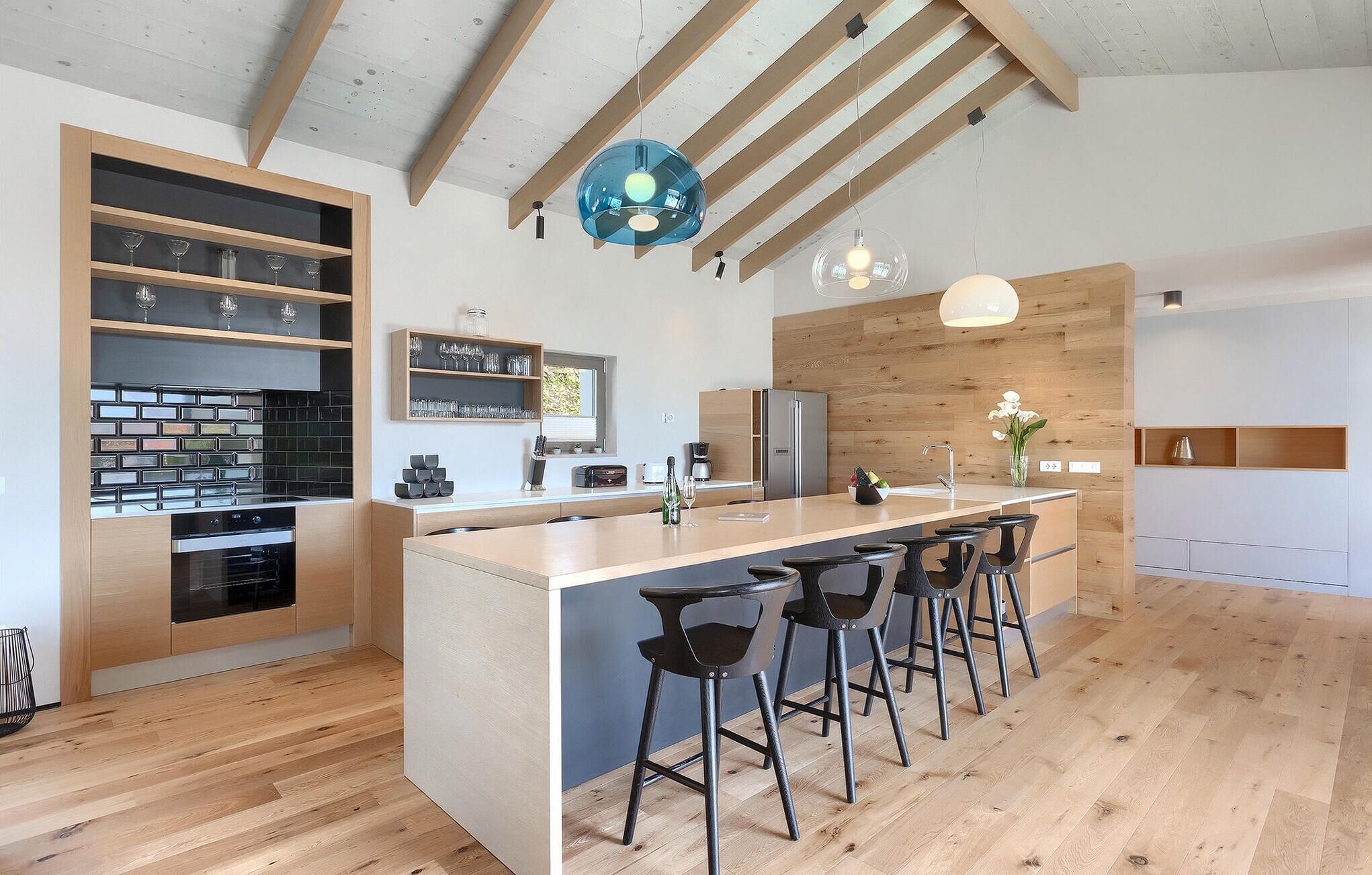 Fridge, oven, dishwasher, coffee/tea maker